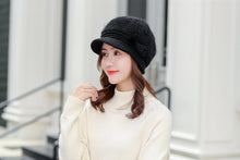 Load image into Gallery viewer, Winter Hat with brim 9 (Seven colours)