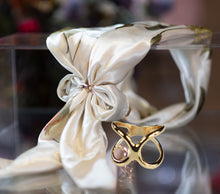 Load image into Gallery viewer, Small Pins using for medium and small scarf (seventeen colours/patterns)