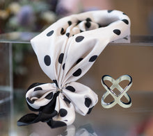 Load image into Gallery viewer, Small Pins using for medium and small scarf (seventeen colours/patterns)