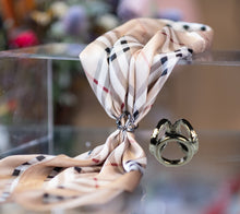 Load image into Gallery viewer, Small Pins using for medium and small scarf (seventeen colours/patterns)