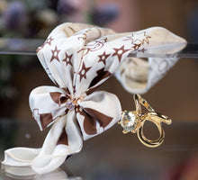 Load image into Gallery viewer, Small Pins using for medium and small scarf (seventeen colours/patterns)