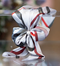 Load image into Gallery viewer, Small Pins using for medium and small scarf (seventeen colours/patterns)