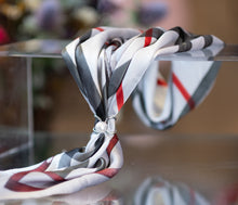 Load image into Gallery viewer, Small Pins using for medium and small scarf (seventeen colours/patterns)