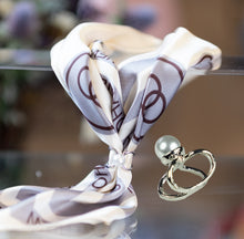 Load image into Gallery viewer, Small Pins using for medium and small scarf (seventeen colours/patterns)