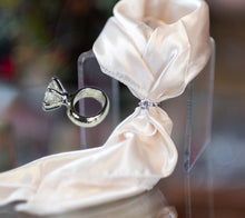 Load image into Gallery viewer, Small Pins using for medium and small scarf (seventeen colours/patterns)