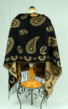 Load image into Gallery viewer, Winter shawl with cashew nuts pattern (Five colours)
