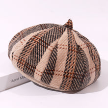 Load image into Gallery viewer, Wool check plaid Beret
