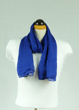 Load image into Gallery viewer, Plain silk feeling buttoned shawl (nine colours)
