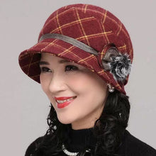 Load image into Gallery viewer, Fall/winter  Hat with brim 2
