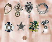 Load image into Gallery viewer, Sort of design brooches  (one piece price from $8-$15)
