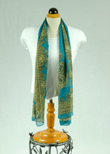 Load image into Gallery viewer, Silk feeling buttoned shawl  (Eleven colours)
