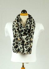 Load image into Gallery viewer, Animal print pattern cotton feeling long scarf （two colours）
