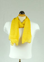 Load image into Gallery viewer, Plain silk feeling buttoned shawl (nine colours)
